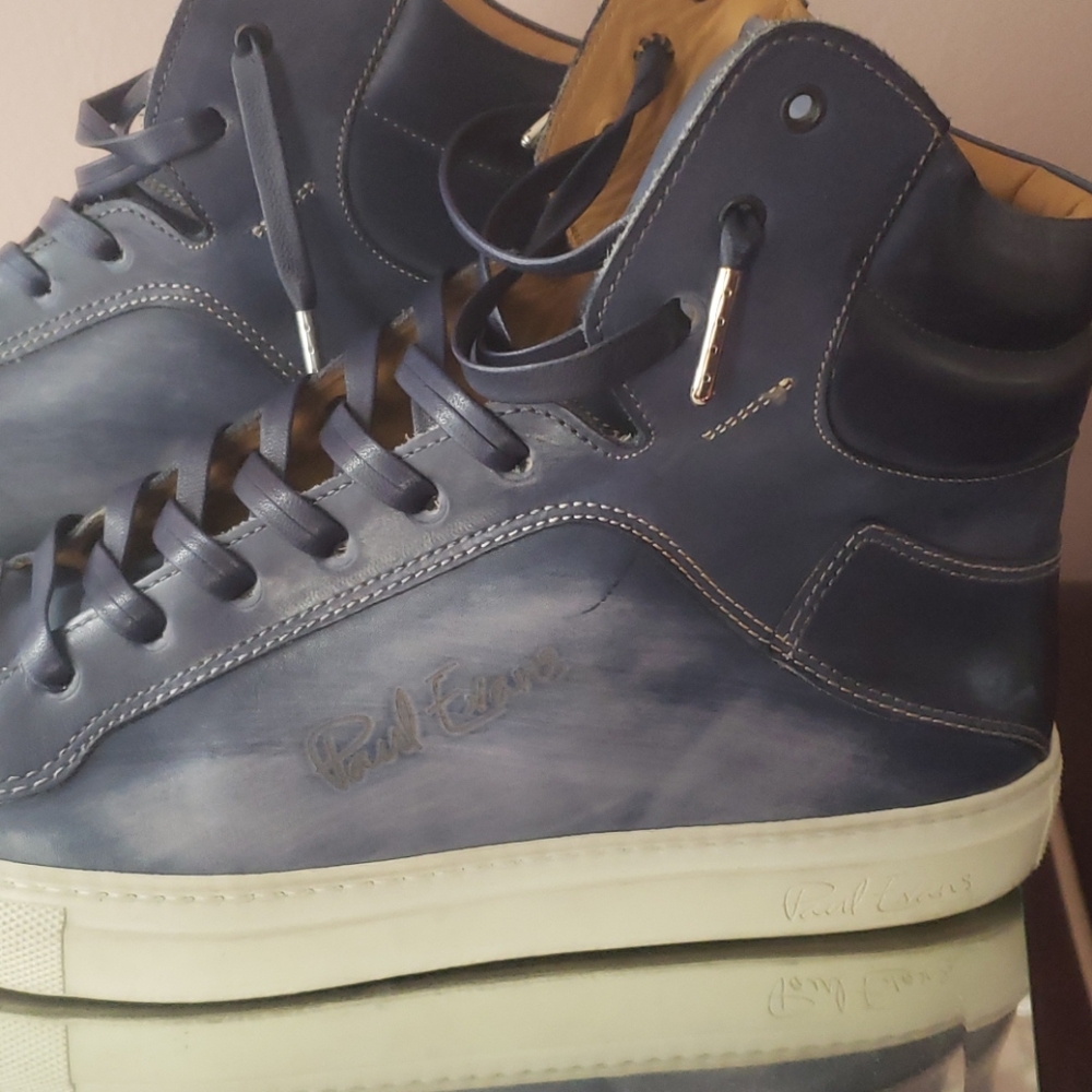 Sneakers - Picture 2 of 8